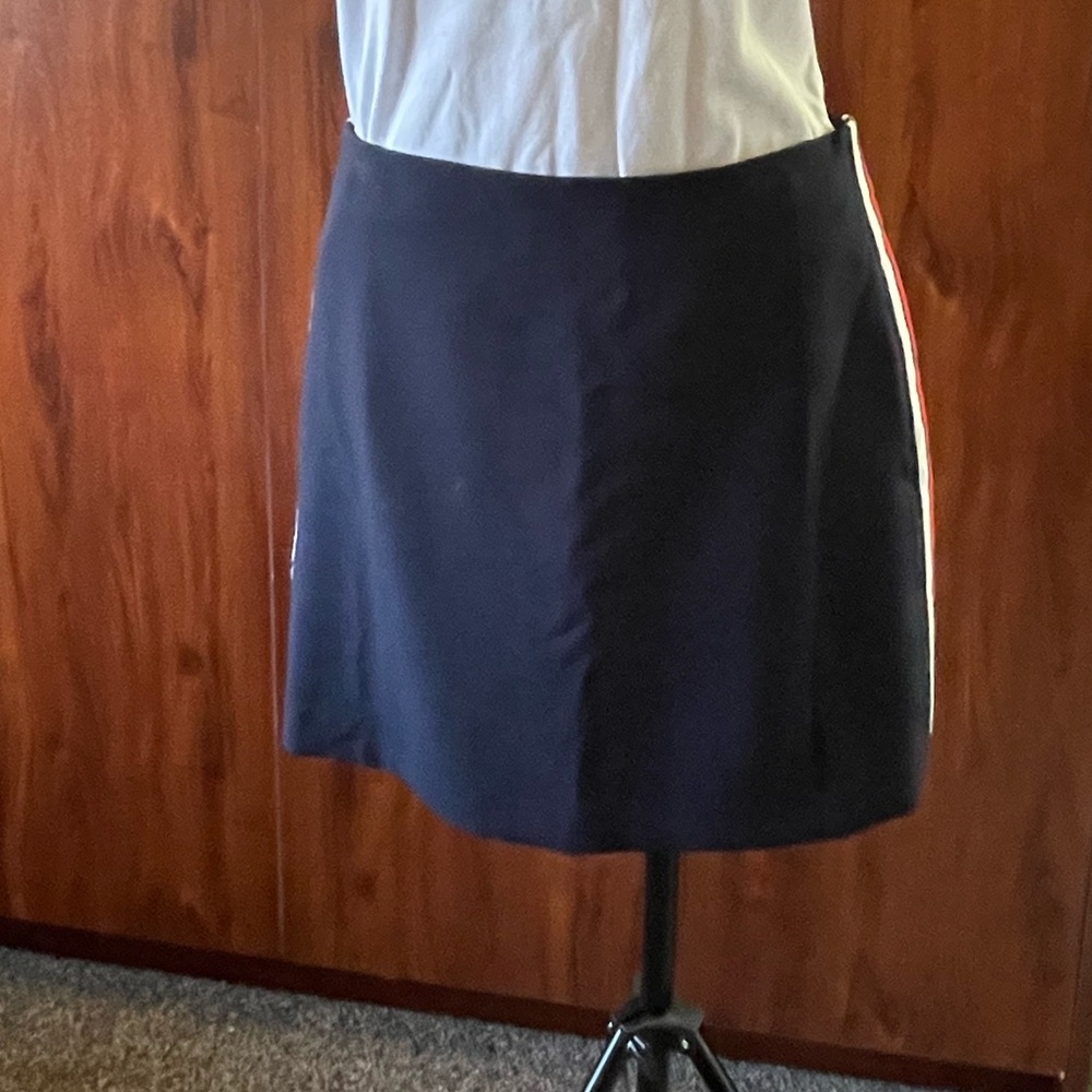 Banana Republic- Navy skirt w/side stripe sz 12